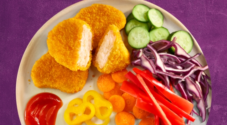 Chik'n Nuggets mit Ofenkartoffeln und Gemüsesticks​
