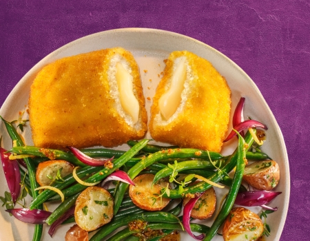 Gouda Schnitzel mit Ofenkartoffeln und einem lauwarmen grünen Bohnensalat​